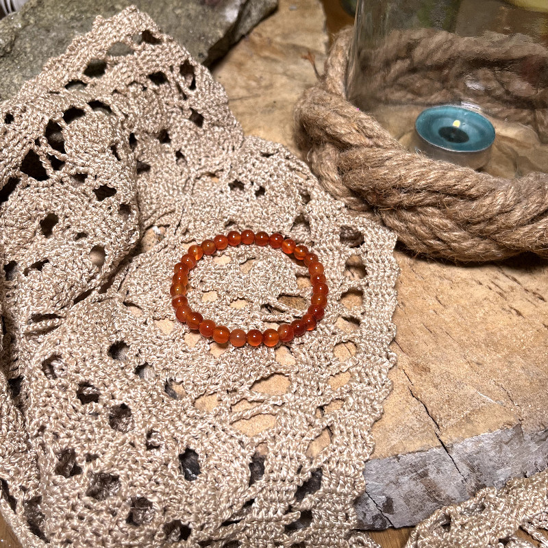 Agat karneolowy - kamień Czakry sakralnej, wspiera seksualność, wyrażanie emocji i kreatywność