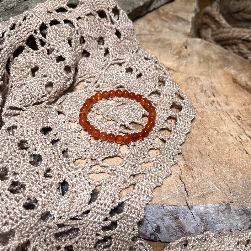 Agat karneolowy - kamień Czakry sakralnej, wspiera seksualność, wyrażanie emocji i kreatywność