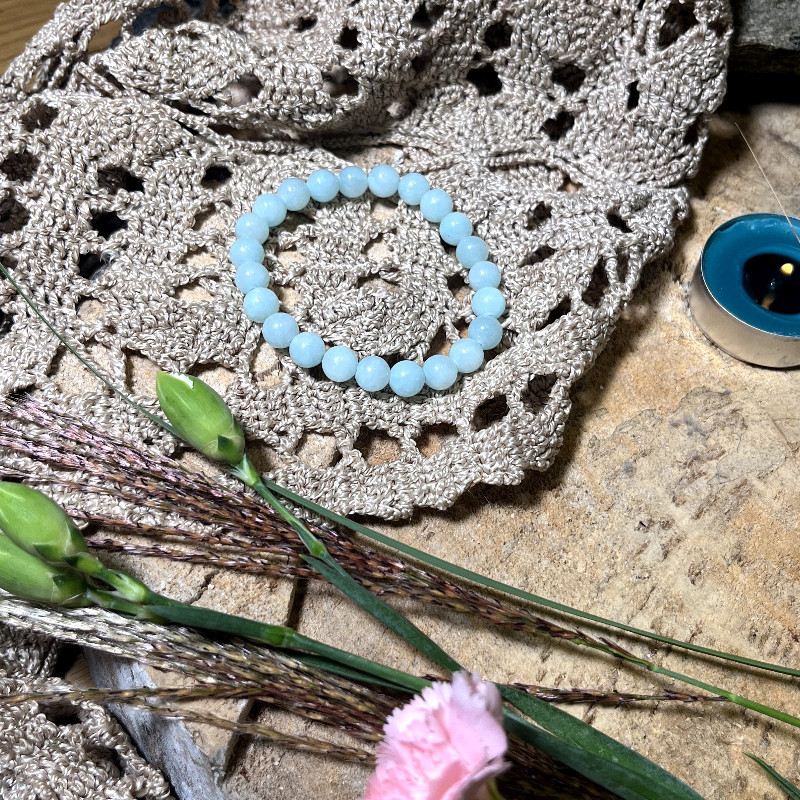 Jadeit - kamień Czakry Serca, wspiera intuicję i duchowość Raka, Wagi, Ryby, Barana, Strzelca.