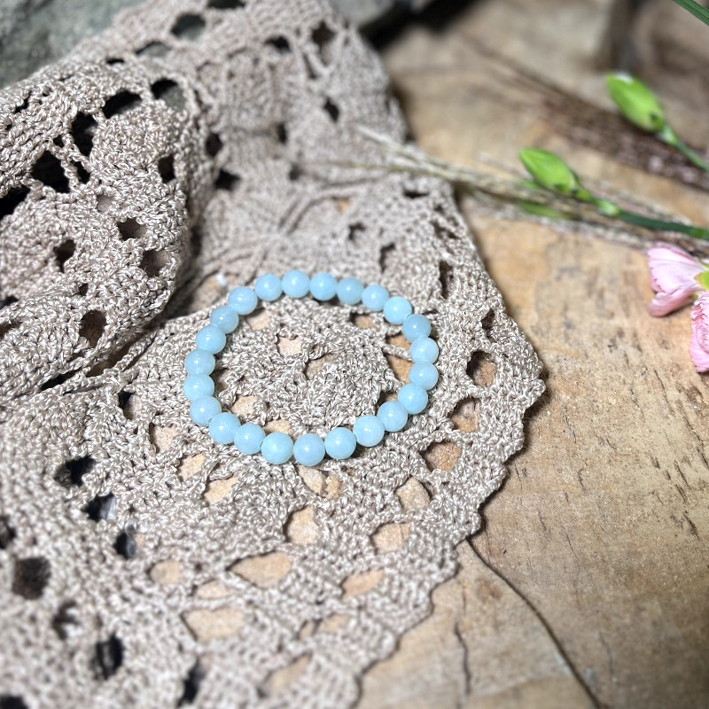 Jadeit - kamień Czakry Serca, wspiera intuicję i duchowość Raka, Wagi, Ryby, Barana, Strzelca.