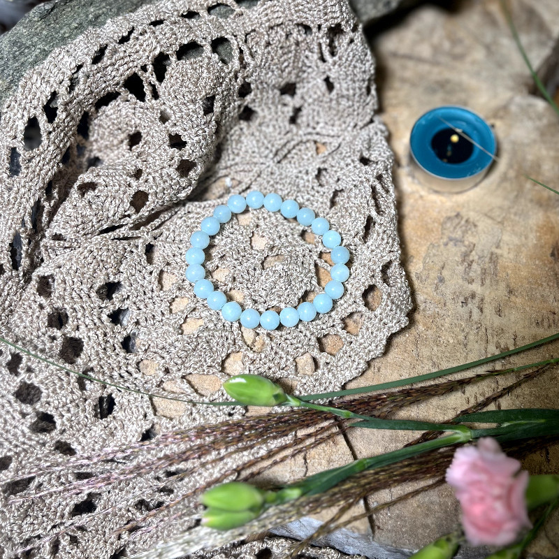 Jadeit - kamień Czakry Serca, wspiera intuicję i duchowość Raka, Wagi, Ryby, Barana, Strzelca.