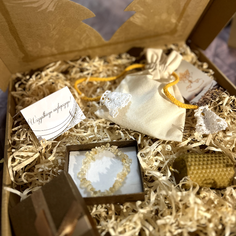 Zestaw prezentowy - herbata ziołowa, bransoletka z kamieni oraz świeca