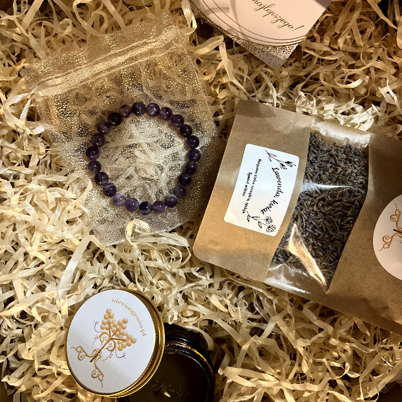Zestaw prezentowy - herbata ziołowa, bransoletka z kamieni oraz świeca
