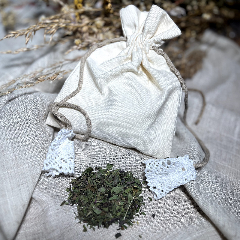 Woreczek z miętą suszoną. Talisman szczęścia i miłości.