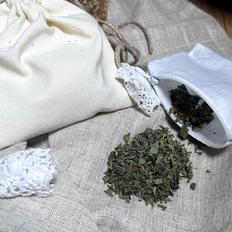 Woreczek z miętą suszoną. Talisman szczęścia i miłości.